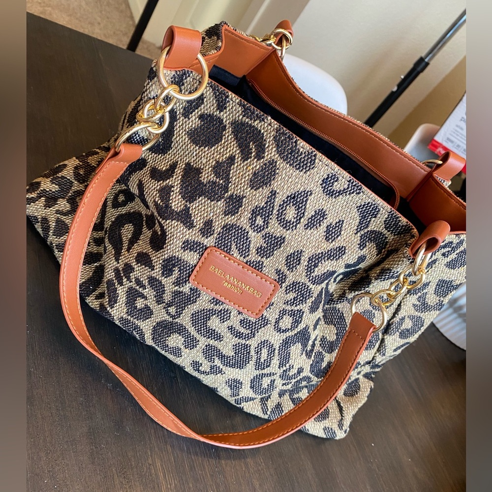 Leopard Print Tote Bag With Zipper Nwot - image 1